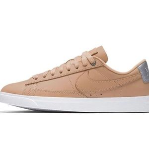 Nike Women’s Blazer Low - Beige Metallic Silver